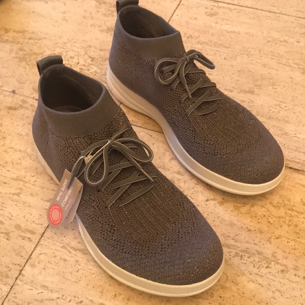 Never before worn women’s highsock shoes